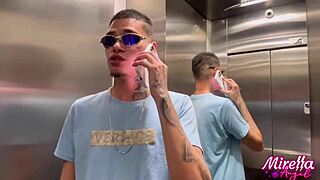 eu e meu cunhado esperamos minha meia irm� virar as costas pra fazer putarias com anal fingering e orgasmos