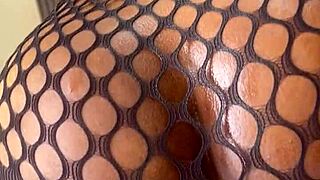 Watch this petite bubble butt ride!