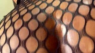 Watch this petite bubble butt ride!