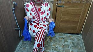 Stepson sneaks up on stepmom changing and she enjoys it in Hindi