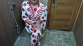 Stepson sneaks up on stepmom changing and she enjoys it in Hindi