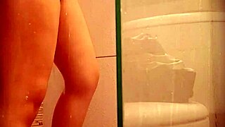 Promotora De Eventos Española Milet Depilándose El Coño Cámara Espía Real