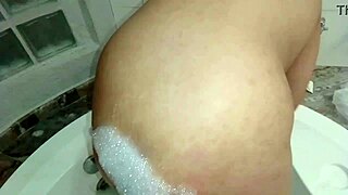 Fodendo Ninfeta Gordinha Safada Dentro da Hidromassagem a Putinha Kikou Gostoso Demais na Pica