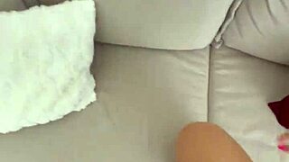 Beautiful amateur with big natural tits fucking client in apartment!