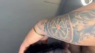 Destrozan la peque�a y ajustada vagina de la hermosa actriz porno candy en pleno show de sexo en vivo se sali� de control