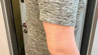 嘿朋友继母扑上来大奶熟女后入中出俄式浪叫