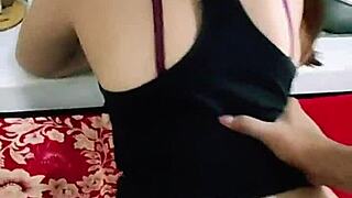 bersetubuh dengan istri teman di dapur sampai puas