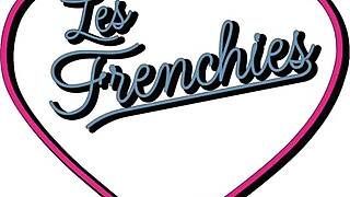 ava et miss alice avec leur gros cul se font plaisir entre-elles 😏