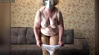 Mature big ass shakes in panties