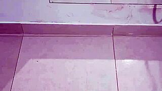 Novinha Chupando Pica Com Vontade Escondido Enquanto Os Pais Est�o Descansando No Quarto Ao Lado