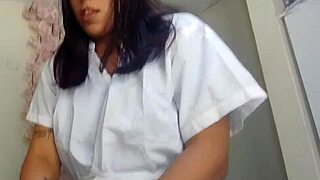 sexy nurce sucks my dik