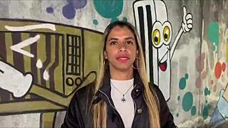 esposa brasileira traindo marido com outro homem na praia arenosa durante exibicionismo