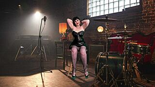 I love sucking that cock as a horny gilf cougar in close-up action