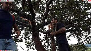 Enfiei A Piroca Na Loira E Na Morena Em Cima Da Arvore No Meio Da Rua Assista Ao Video Completo Xvideos Red Emi Rippi