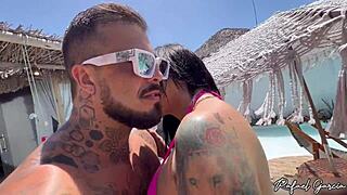 Soquei Gostoso Na Buceta Apertada Da Cachorra Que Conheci Na Praia!