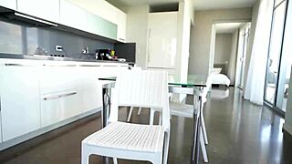 嘿，佛罗里达丰满战利人妻超馋黑人大屌