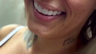 Encontrei Uma Prostituta Na Esquina E Chamei Pra Fazer Boquete! Ela Quis 100 Mas Deu Desconto E Chupou Cabeça No Terreno Baldio!