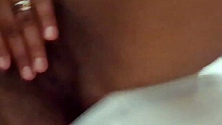 sai sem calcinha pra malhar o personal sentiu o cheiro da minha buceta suadinha me levou pro banheiro e encheu minha buceta de porra