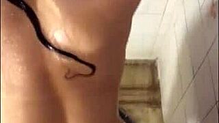 巨屌浴室操火辣女友，异族舔肛业余肛交