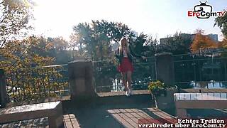 echtes deutsches blind date auf der straße mit dünner blonder milf