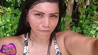 Nicoly Mattos让safado无套狂干毛屁眼内射后放屁挤精