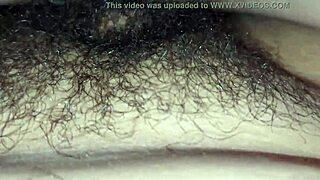 Hermanastro y Hermanastra Primera Vez Tocando el Coño Húmedo de la Hermanastra