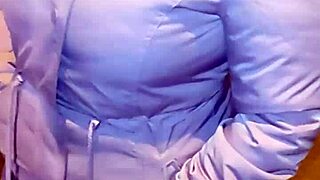 encontro a una madura puta com um culo enorme na rua usando fio vermelho translucido e proponho foder