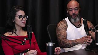 Por ser da área fitness teve muitas solicitações para criar conteúdos e pediu dinheiro à mãe informando o que faz - Jordanna Gomes Japa Joh watch on sheer red