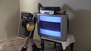 Gothic babe vicci valencorte strips with lance long for a wild suck and facial session.