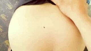 Wanita dewasa bersuami suka ngentot sampai creampie dengan teman kerjanya!