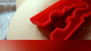 gretala si pizzica il capezzolo with her big natural tits