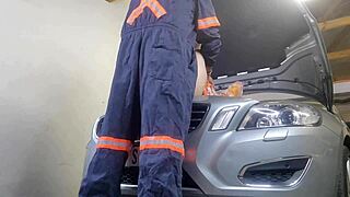 Mechanic Fucks My Wife In Doggystyle Creampie