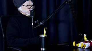 Wow, this safada strips sensually showing tits after chatting about transsexual fantasies and losing virginity!