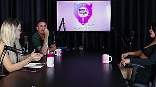 我常逛交换屋想试变性人，在熊宅打架 - Val Mineirinha纯红