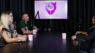 我常逛交换屋想试变性人，在熊宅打架 - Val Mineirinha纯红