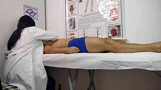 O Pau Levantou Na Frente Da Enfermeira!