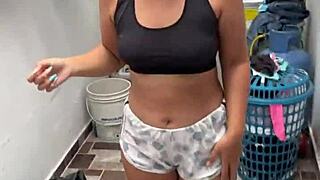 vecina puedes lavar mi ropa por favor te pagare with big ass latina dancing in jeans!