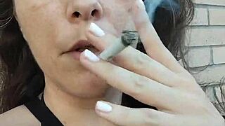 KELLY KENDRICKS SMOKES CIGARETTES OUTDOORS WITH BIG TITS CLEAVAGE ON DISPLAY!