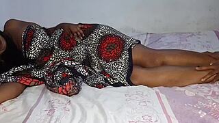 村里熟女继妈热按摩被继子狂插