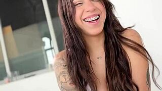 嘿看拉丁大臀Molly Smith采访后吞Torbes精液