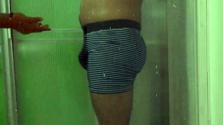 看拉丁人妻绿帽老公面前汽车旅馆浴室黑人粗暴干支配羞辱