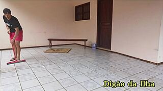 三辣妹偷偷搞朋友 红发妹被肌肉拉丁妹后入狗爬