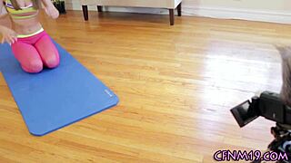 衣着18+美女骑大屌嗯还吞精