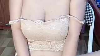 Hey, check this glassed Vietnamese girl getting off solo 😏