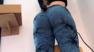 This perfect round ass latina housewife shows off her skills in leggings during a sexy workout.