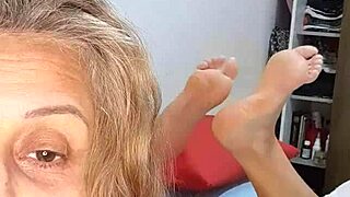 fetiche por pés e clitóris da pussy com big lips e nipples