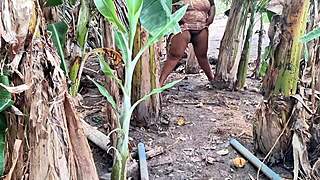 Milf evangélica with big pussy lips urinates in public outdoor spot