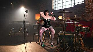 Want to see rockin granny Carmen get licked and dicked for multiple cum sessions?