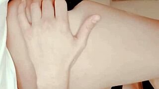 哥们女友酒店自慰视频发来想操