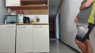 sexo arriscado enquanto meu marido tava no banho, transei com amigo dele, quase fomos pegos... oh no!